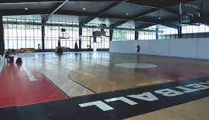 Participe à des entraînements spécifiques de basket 3×3 adaptés à ton niveau et à ton profil. Les entraînements d’une durée de 90 minutes auront lieu à Beaulieu (insérer l’adresse complète) les mercredis 26.4, 03.05, 24.05, 07.06 et 14.06 entre 17h00 et 18h30.